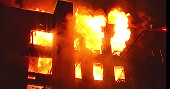 Image: Apartment building on fire